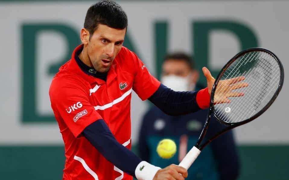 Novak Djokovic vuelve a golpear a juez de línea
