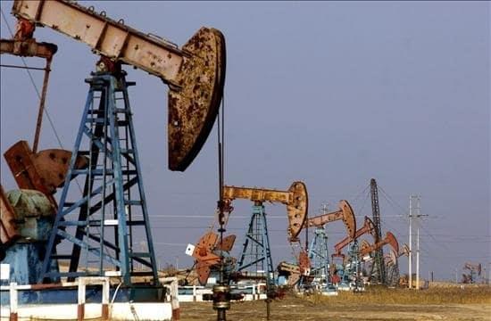 Precio del petróleo mexicano sube ante huracán Delta