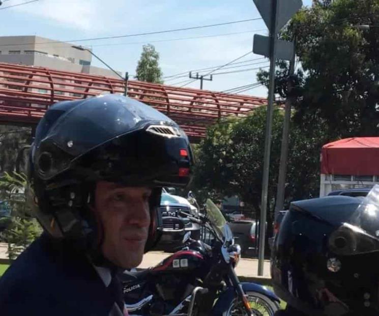 Captan a Arturo Herrera en motocicleta tras evento con AMLO