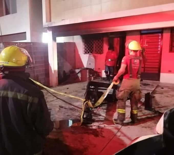 Incendio deja tres heridos en El Carmen