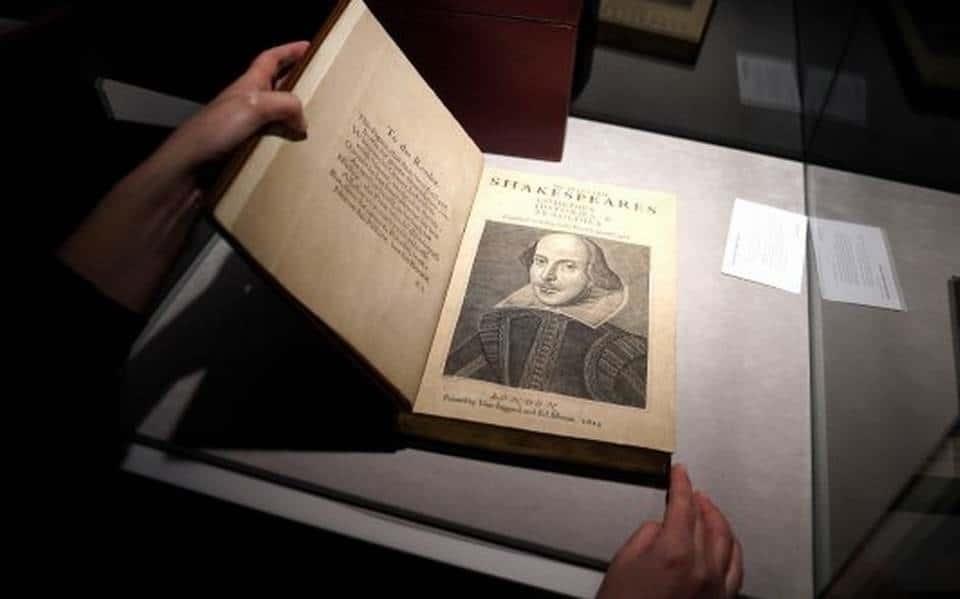 Venden primera colección de obras de Shakespeare