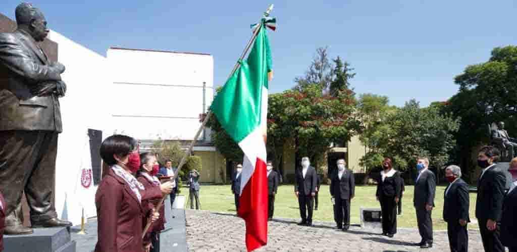 IPN impulsa a México con más de un millón de profesionales
