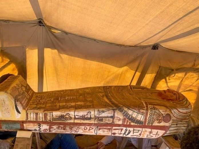 Descubren 80 sarcófagos de hace más de 2 mil años en Egipto