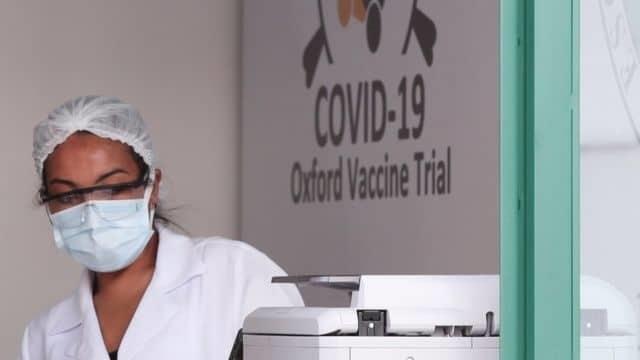 Muere voluntario de vacuna de AstraZeneca-Oxford