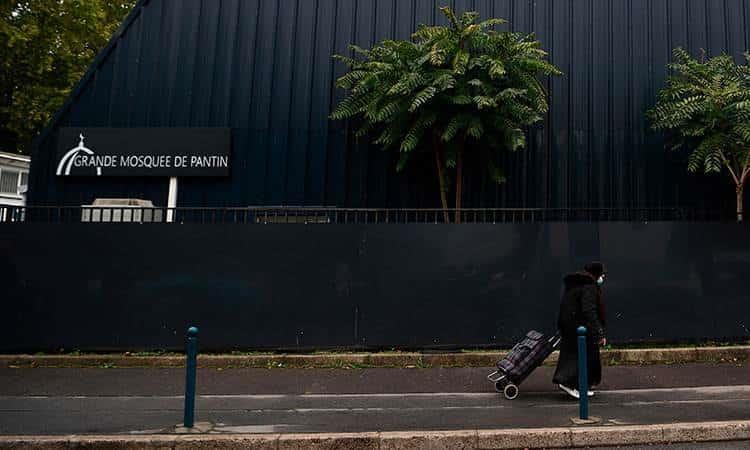 Cerrarán mezquita en París tras decapitación de profesor