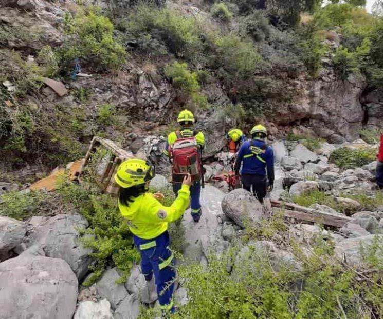 Rescatan a hombre que cae a cañón en cerro de las Mitras