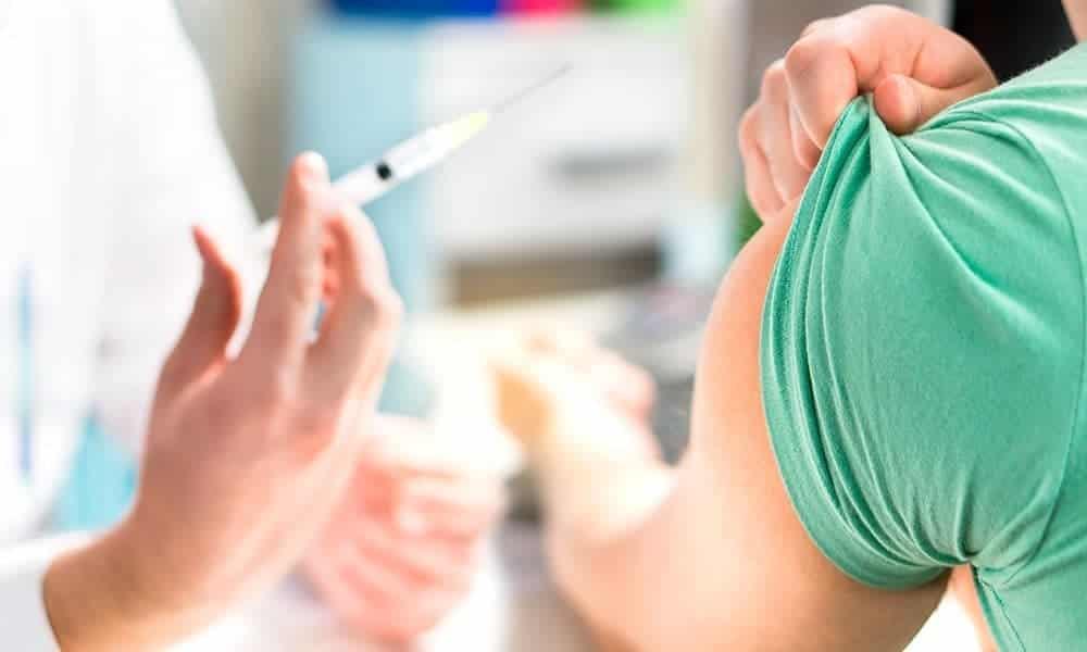 Prevé IMSS aplicar 96 mil vacunas a menores con cáncer