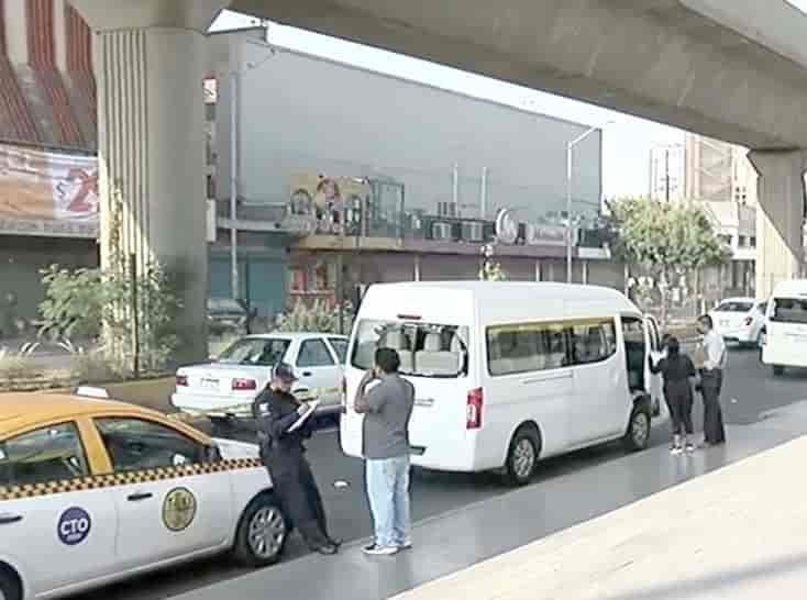 Taxistas agreden a tres en Central de Autobuses