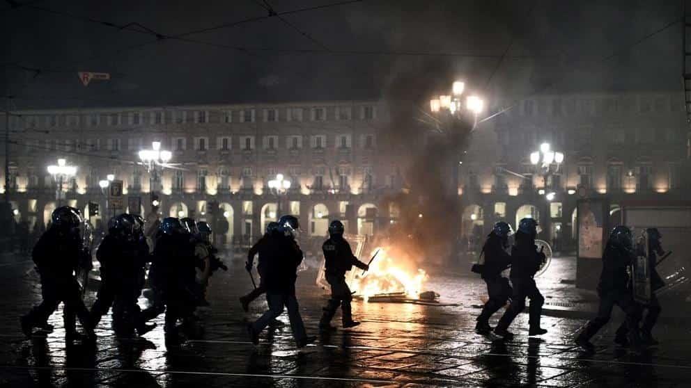 Protestan en Italia contra nuevas restricciones