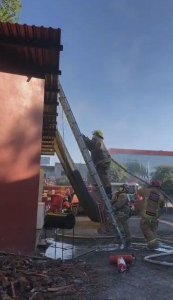Se incendia techo en negocio de tacos en Montemorelos
