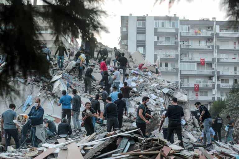 Se eleva a 69 el número de muertos en Turquía por sismo