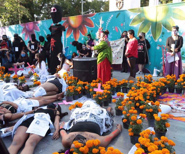 Catrinas protestan en CDMX para visibilizar feminicidios