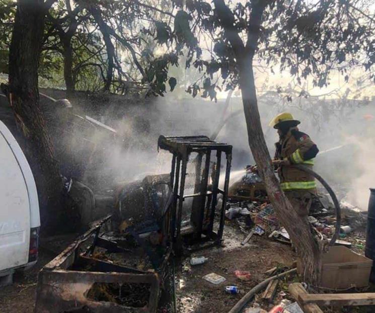 Se incendia fábrica de tarimas en Apodaca