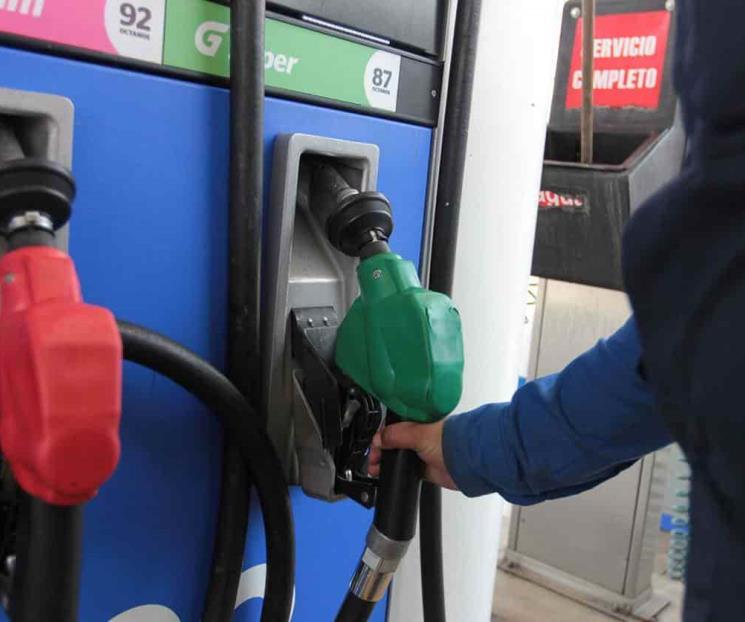 Bajan por más oferta precio de gasolinas