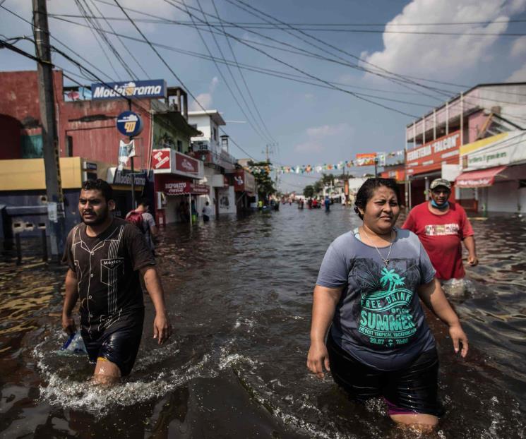 Se atiende a damnificados por las inundaciones de Tabasco