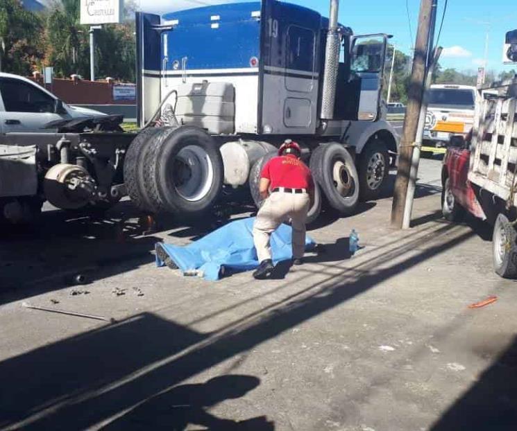 Muere mecánico aplastado por tráiler en Carretera Nacional