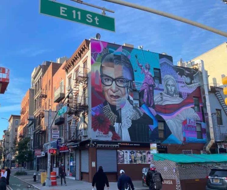 Celebran a Ruth Bader Ginsburg con mural