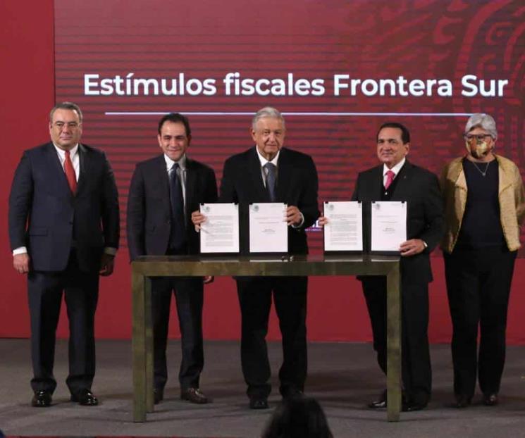 Firma decretos para estímulos fiscales a la frontera sur
