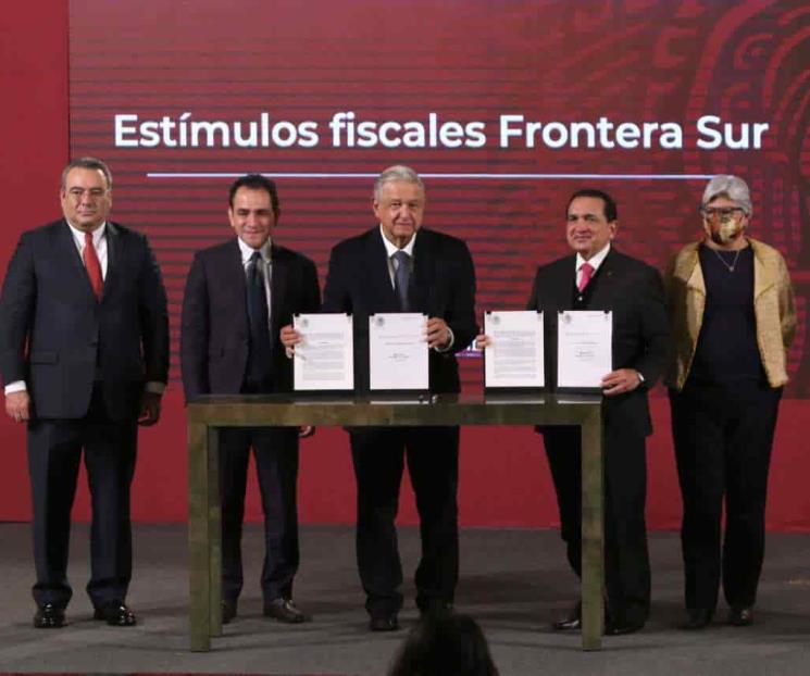 Firma decretos para otorgar estímulos fiscales a frontera