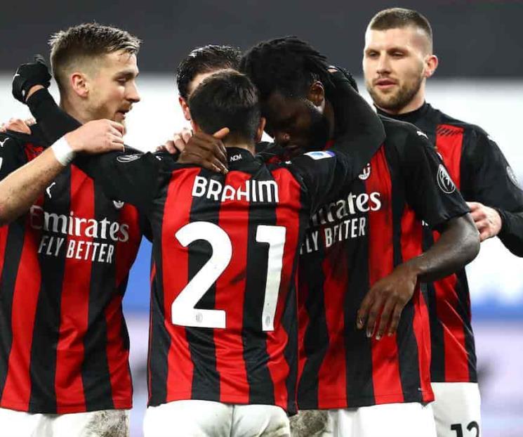 Milán sigue  en la cima de Italia
