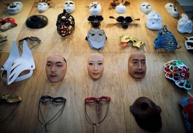 Japón pone a la venta mascarillas hiperrealistas
