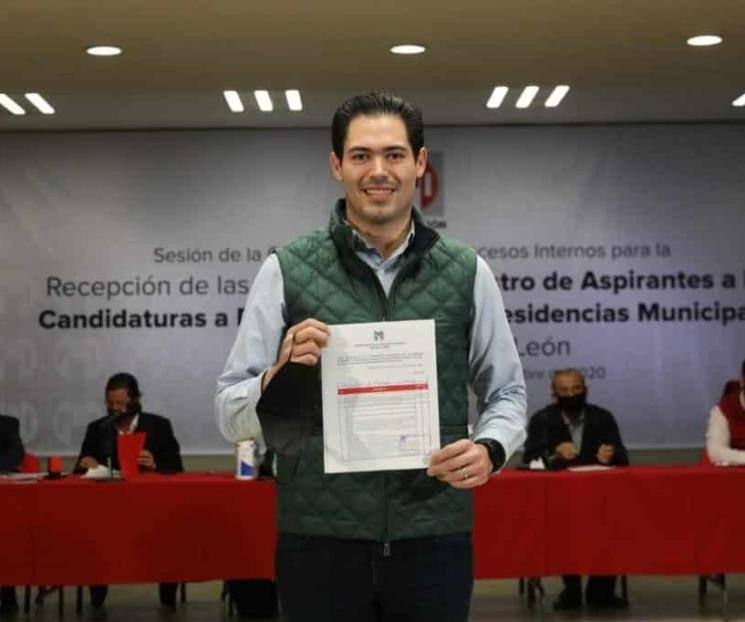 Se registra David de la Peña como precandidato para Santiago