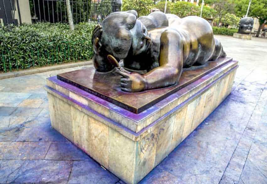 Vandalizan esculturas de Fernando Botero
