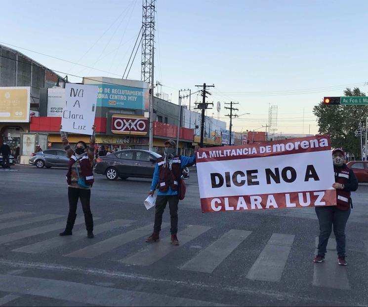Protestan simpatizantes de Morena contra Clara