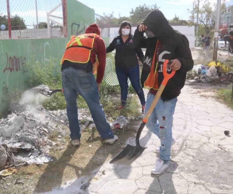 Pagan multas infractores de Escobedo limpiando plazas