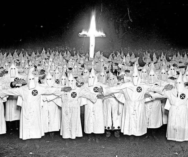 ¿Sabías que un 24 de diciembre se creó el Ku Klux Klan?