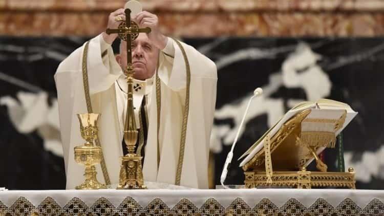 Papa Francisco celebra misa de Nochebuena