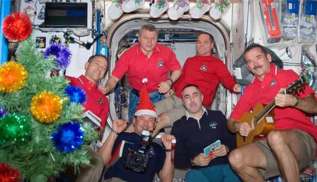 Celebran los astronautas la Navidad en el espacio