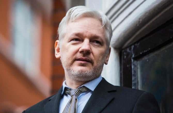 México ofrecerá asilo político a fundador de WikiLeaks: AMLO