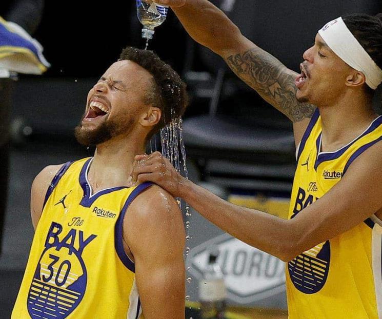 Brilla Curry con 62 puntos en triunfo de Warriors