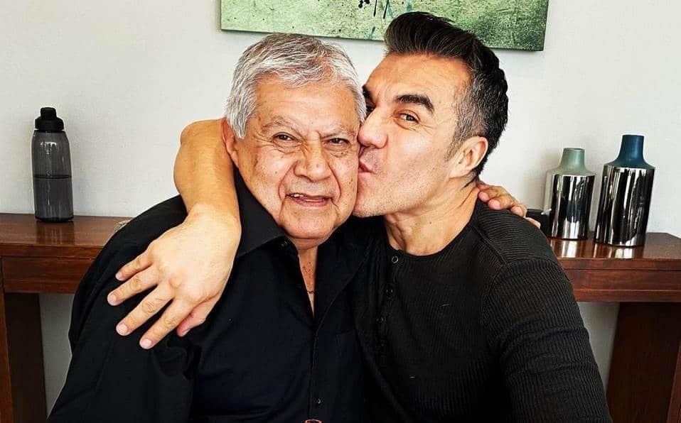 Fallece el papá del actor Adrián Uribe