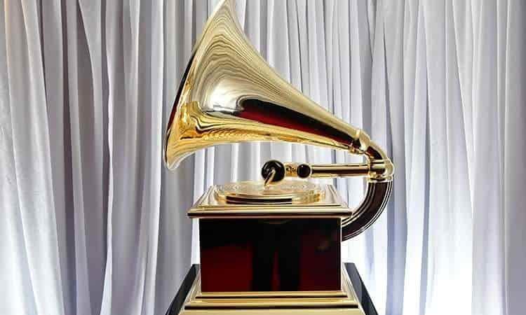 Premios Grammy posponen ceremonia de 2021