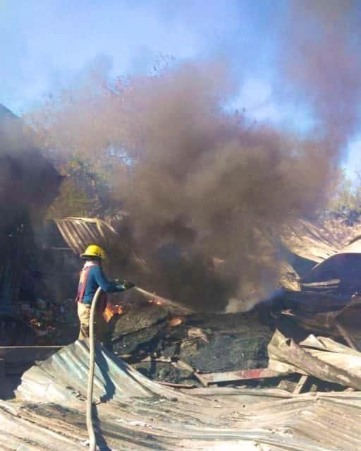 Se incendia casa abandonada en Escobedo