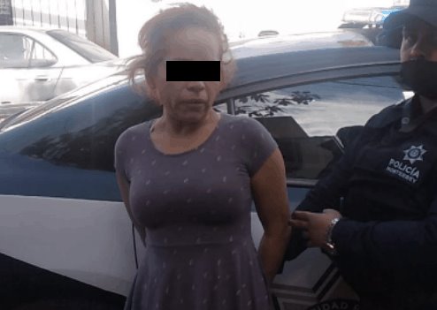 Mujer ocasiona daños en vecindad y auto en la Garza Nieto