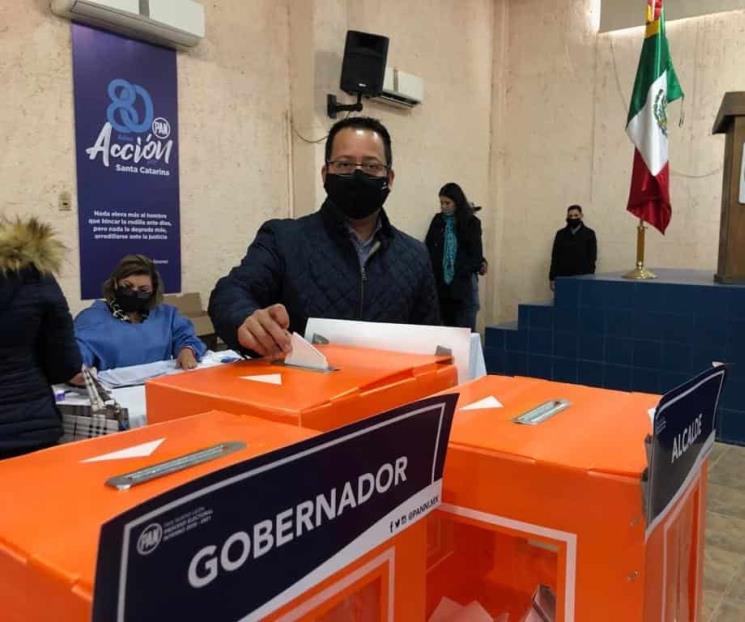 Vota  Jesús Nava, Víctor Pérez y Héctor Castillo
