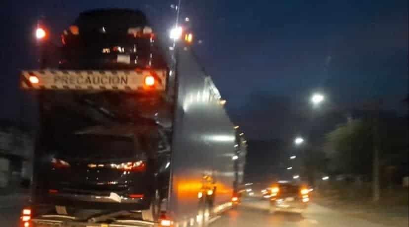 Choca camioneta con  tráiler nodriza en Allende