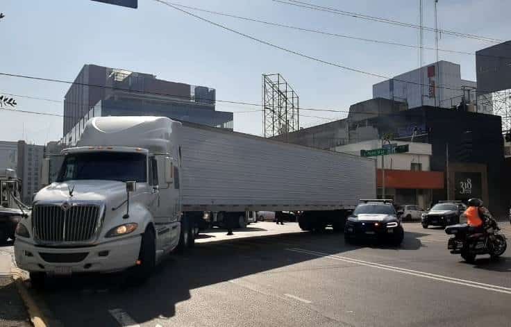 Hace Estragos Cubano Con Camion De Carga