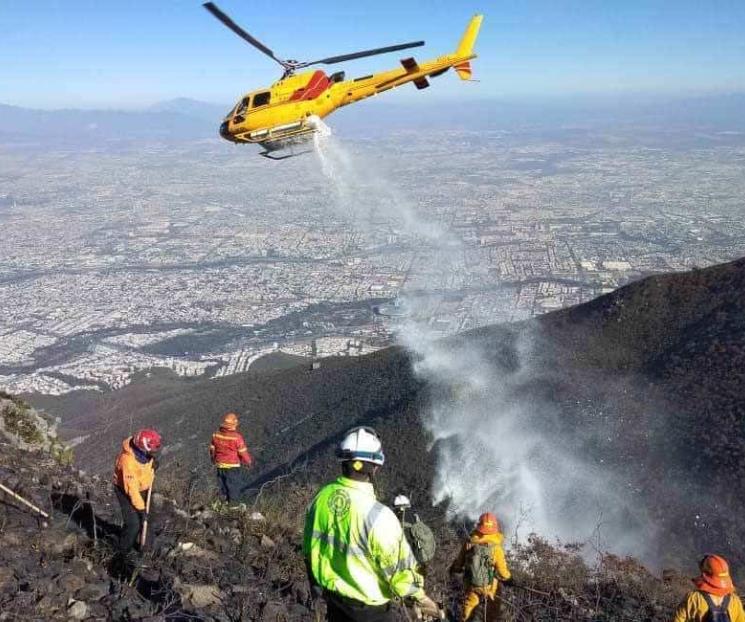 Reanudan labores de combate a incendio en Cerro de la Silla