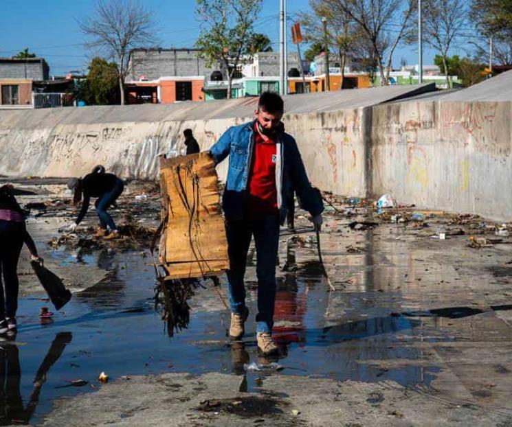Limpian jóvenes priistas arroyo en Apodaca