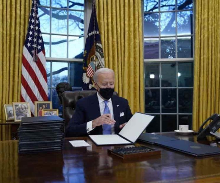 Biden firma sus primeros decretos