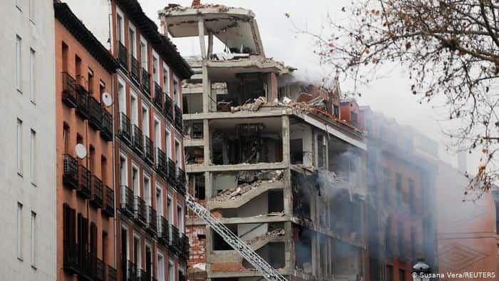 Destruye explosión edificio en Madrid