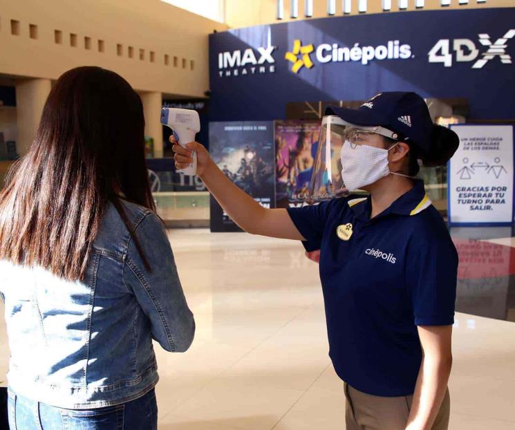 Pandemia mantiene abiertos sólo a mitad de cines en México