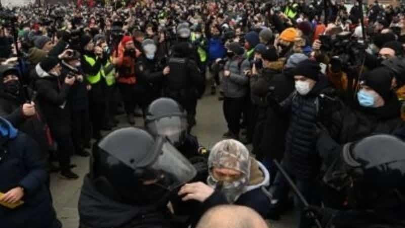 Cientos de detenidos durante protestas en apoyo a Navalny