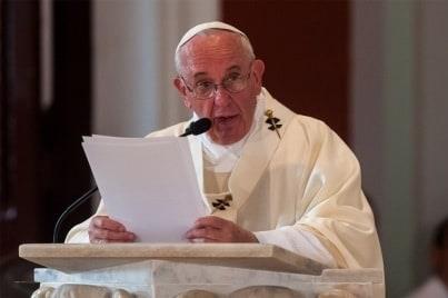 Vuelve Papa a sufrir ataque de ciática