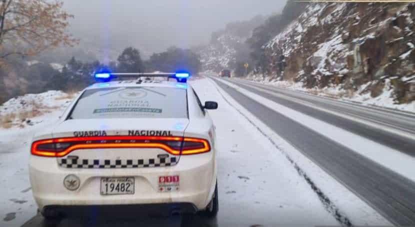 Nieve interrumpe tráfico vehicular entre Sonora y Chihuahua