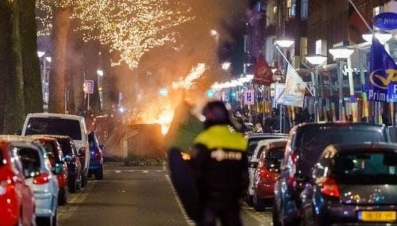 Continúan protestas contra toque de queda en Países Bajos
